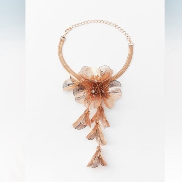 New Zara Kate Middleton Cascading Floral Necklace with gift box ✨🎁 - Picture 4 of 7